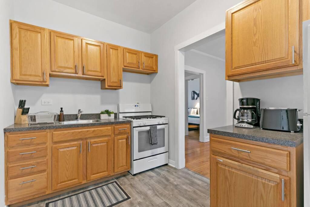 Well-Furnished 1Br Apt In Popular Spot - Belmont J3 Чикаго Экстерьер фото